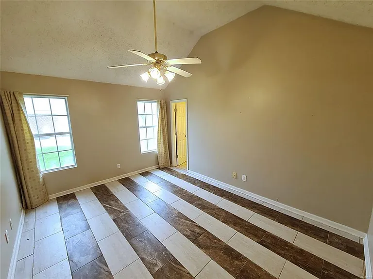 123 Meadowview Dr — Photo 10