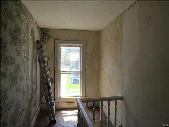 5th image of 9 Rickard St
