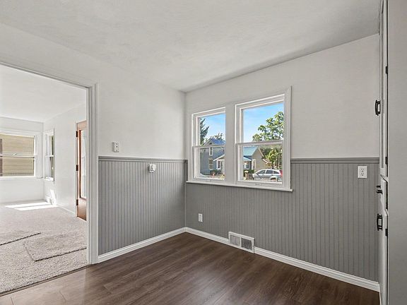 4th image of 1021 Center St