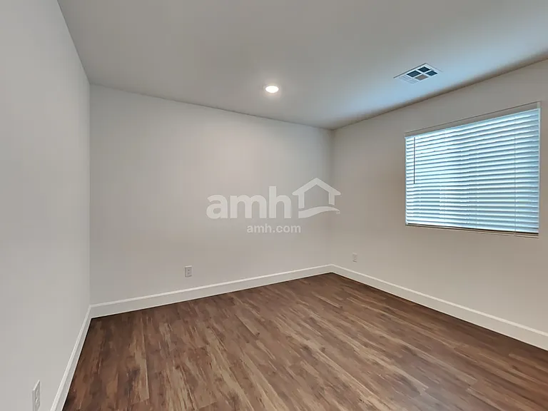 136 Charmante Tulip Ln — Photo 16
