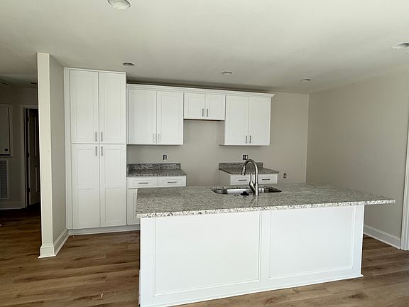 3rd image of 400 S Smith St
