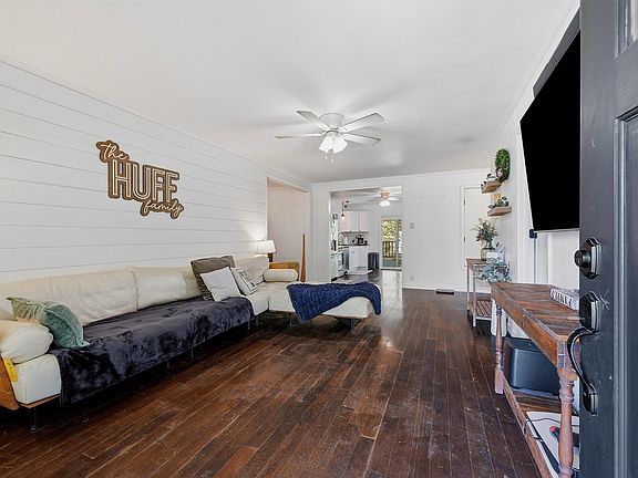 4th image of 109 Grayson St