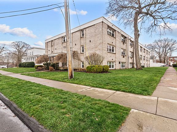 4th image of 986 Whalley Ave APT F1