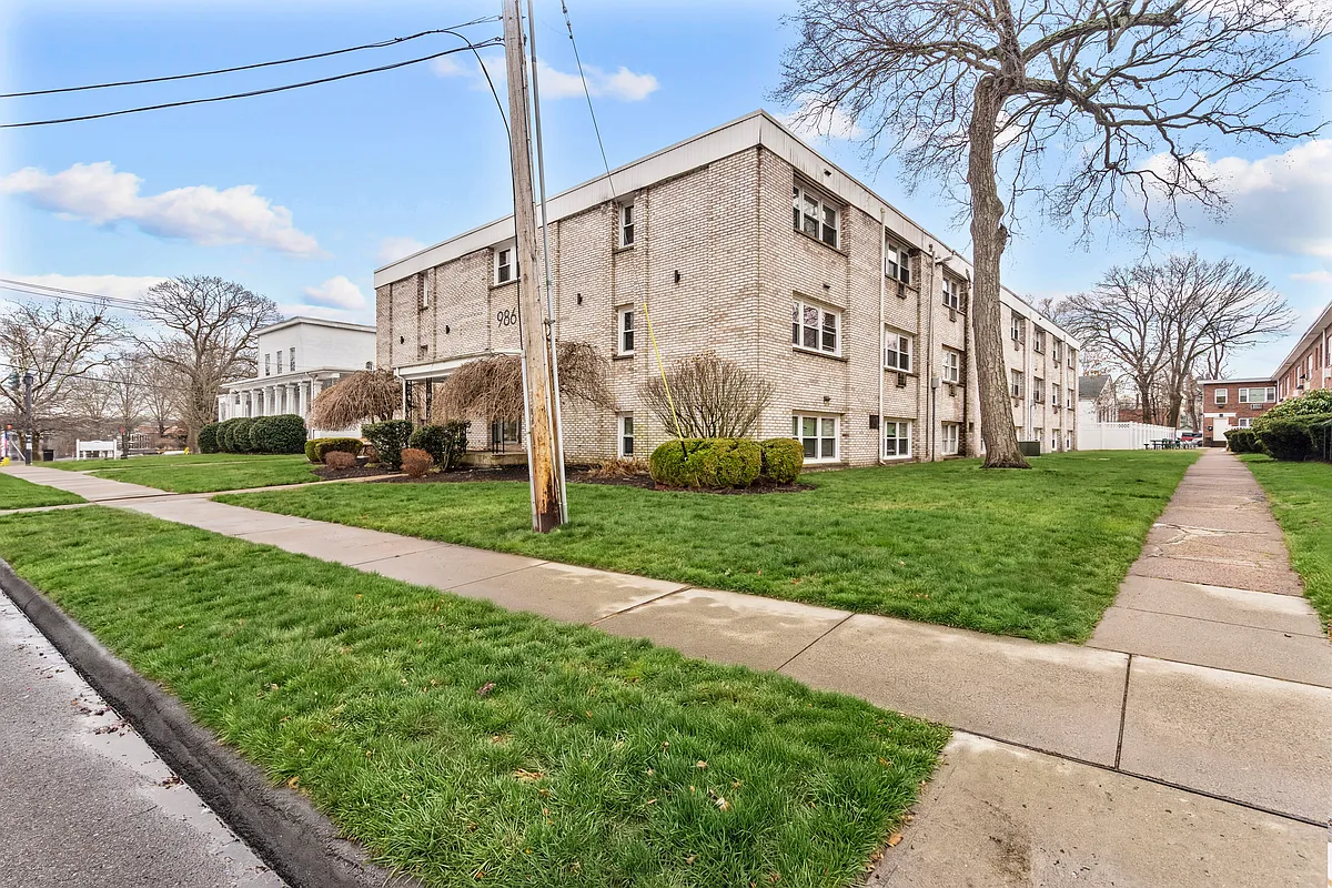 Building Photo - 986 Whalley Ave #D1
