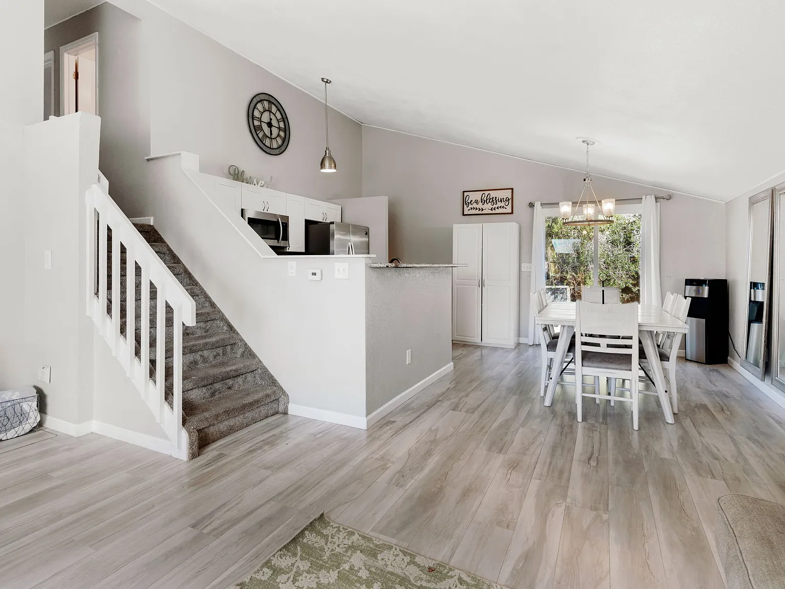4 bed, 1324 sqft, $2,300 — Photo 2