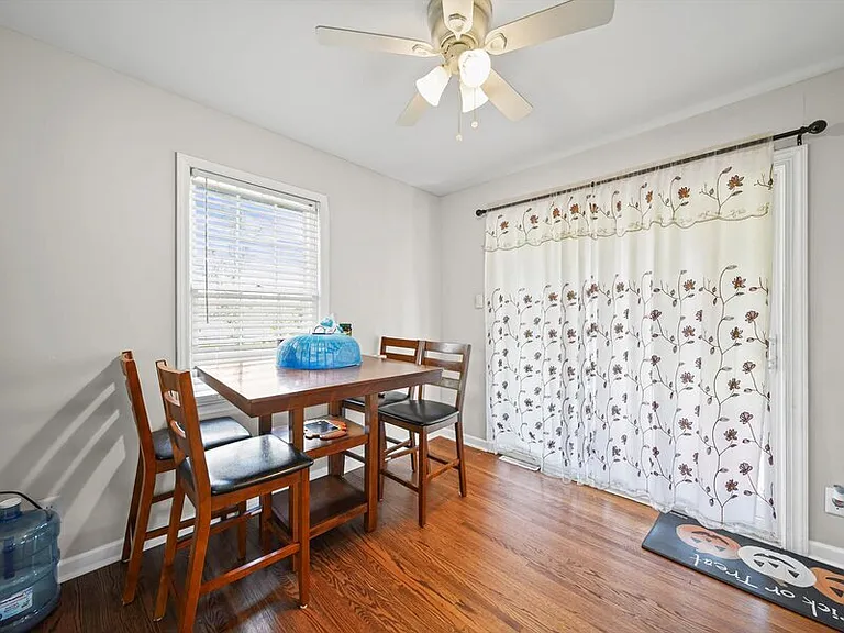 335 Meadowdale Ln — Photo 8