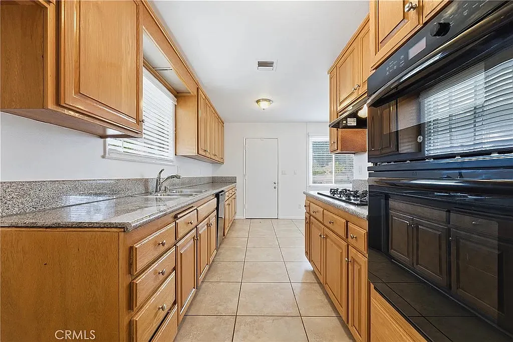 4 bed, 1886 sqft, $3,400 — Photo 3