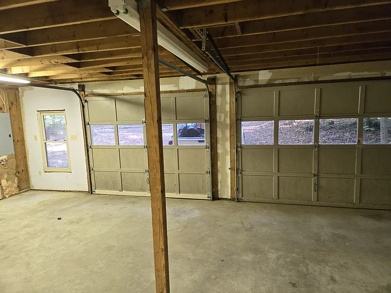 Garage/workshop front room