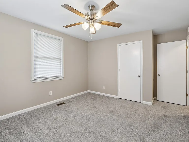 927 Oak Vale — Photo 17