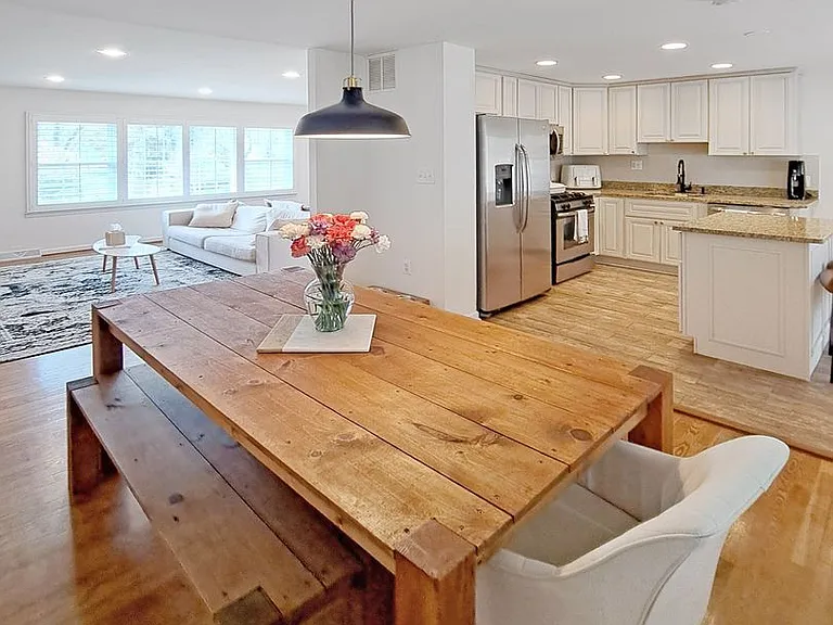 1904 Taylor Ave — Photo 11