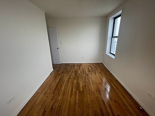 5th image of 3225 Randall Ave #6H