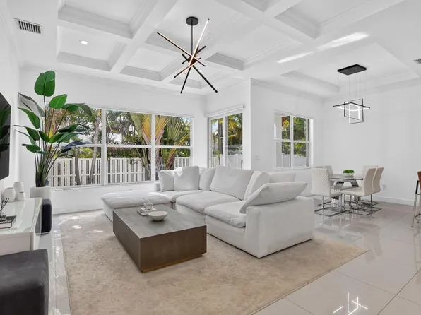 500 NE Wavecrest Way, Boca Raton, FL 33432