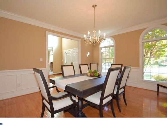 4th image of 40 Addis Dr