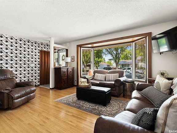 5th image of 61 Malone Cres