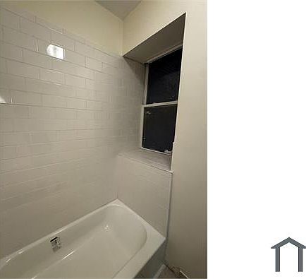 3rd image of 843 N Hamlin Ave #1