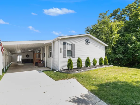 13541 Austin Ct, Hartland, MI 48353