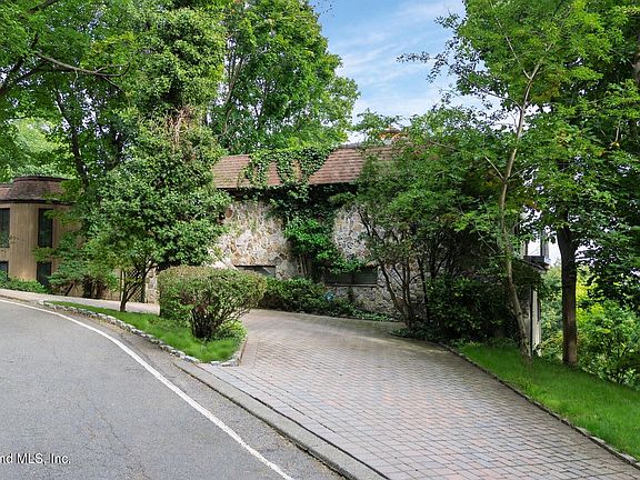 2nd image of 93 Douglas Rd