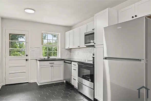 1640 W Northwest Blvd #7 — Photo 4