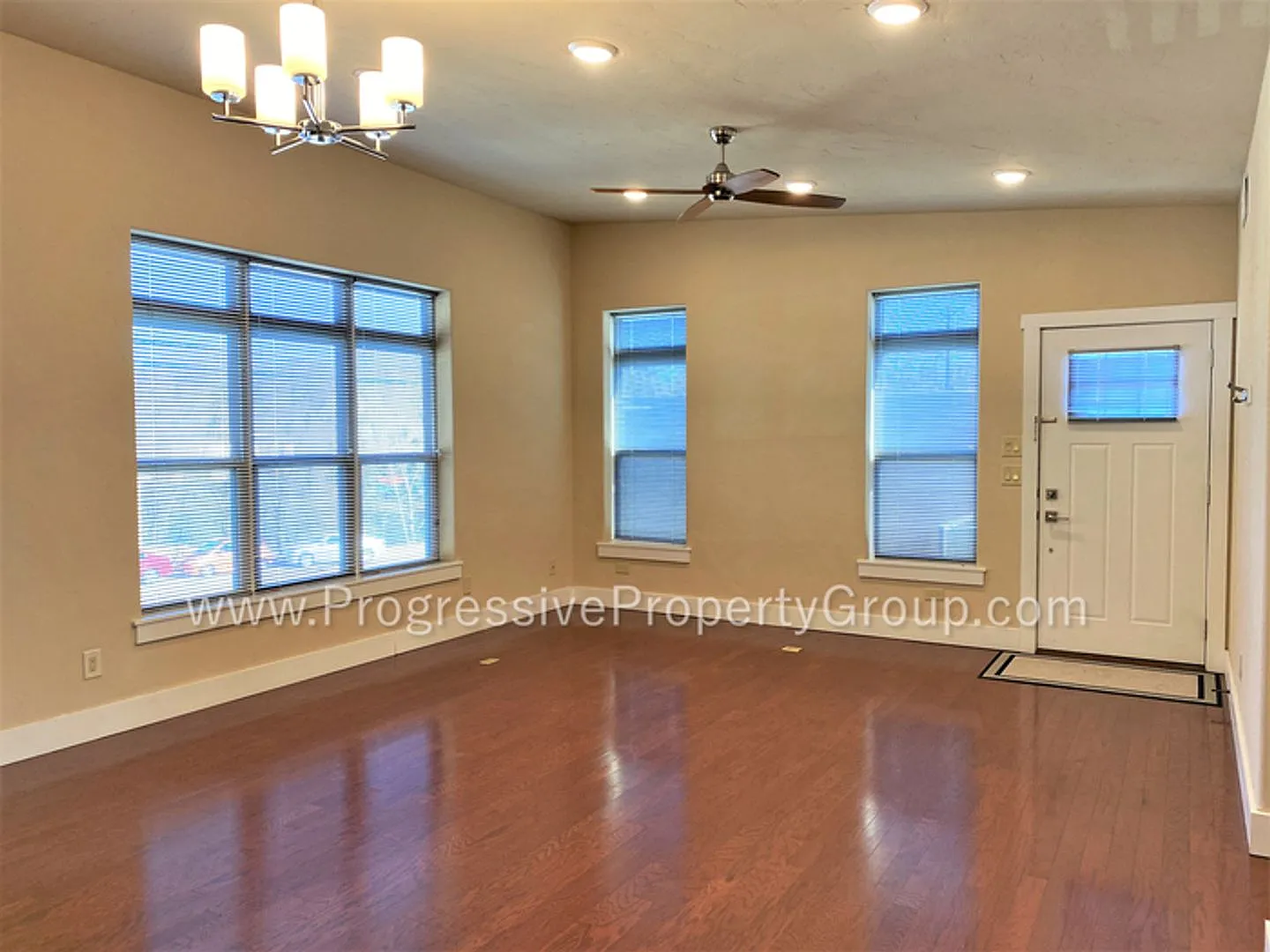 $1000 Off First Month High End Apartment In The Heart Of Downtown 525 E Kiowa St - 201 — Photo 3