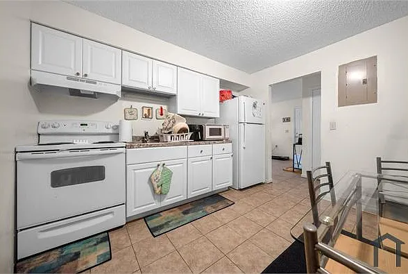 415 NE 11th Ave #2 — Photo 4
