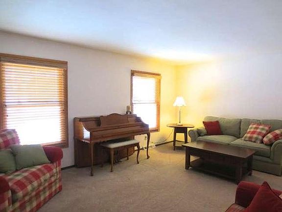 5th image of 609 Larchmont Dr