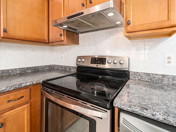 5th image of 800 Saint Mark Ct