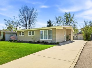 2117 Grouse Ln, Rolling Meadows, IL 60008