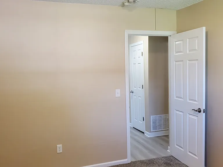 2324 W May Ave — Photo 11
