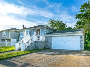 590 Yale St, Oceanside, NY 11572