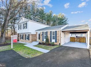 5527 Corot Ct, Fairfax, VA 22032