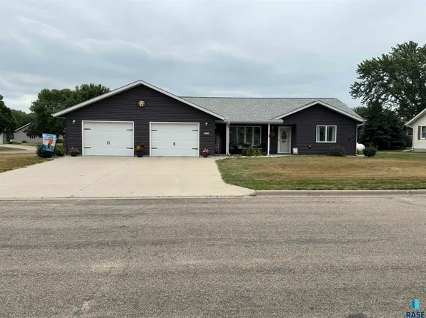 326 Rock River Dr, Edgerton, MN 56128