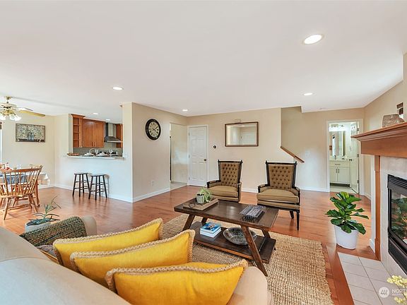 4th image of 10160 225th Terrace NE