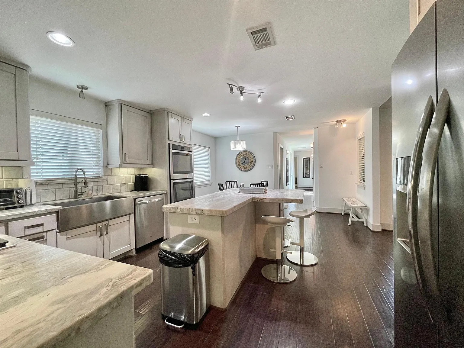 4 bed, 3.5 bath, 2412 sqft, $4,295 — Photo 2