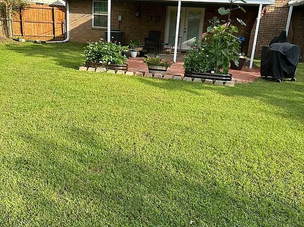 224 E Greenfield Dr, Wake Village, TX 75501