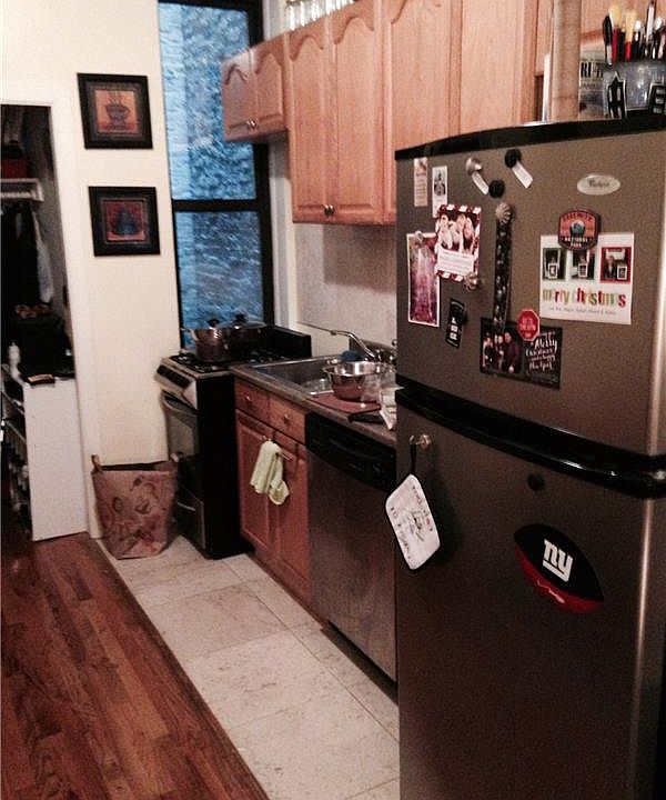 2nd image of 105 E 10th St APT 2D
