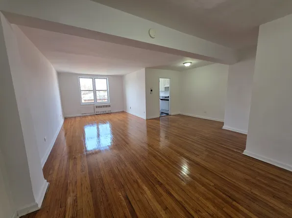 144-87 41st Ave #304, Flushing, NY 11355