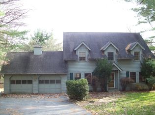 578 Rolling Pines Dr, Saylorsburg, PA 18353