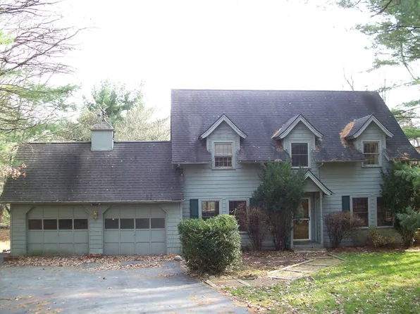 578 Rolling Pines Dr, Saylorsburg, PA 18353