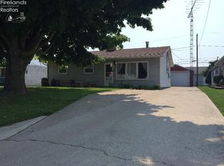 65 Longfellow Dr, Tiffin, OH 44883