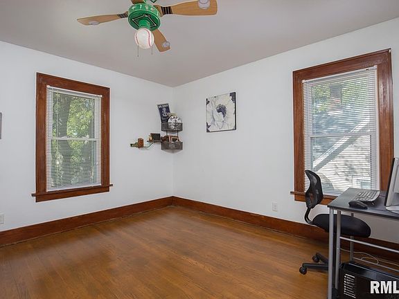 3rd image of 915 Kirkwood Blvd