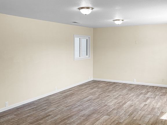 5th image of 202 W Lynn Ave