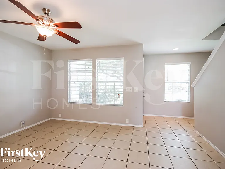 923 Grand Plains Dr — Photo 3
