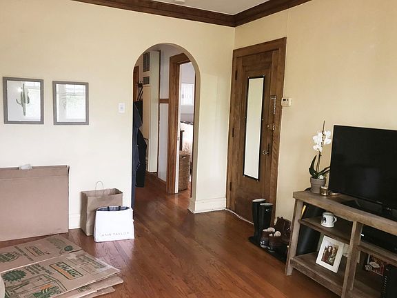 3rd image of 2146 W Shakespeare Ave #2F