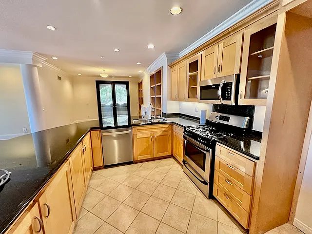 10305 Almayo Ave #301 — Photo 26