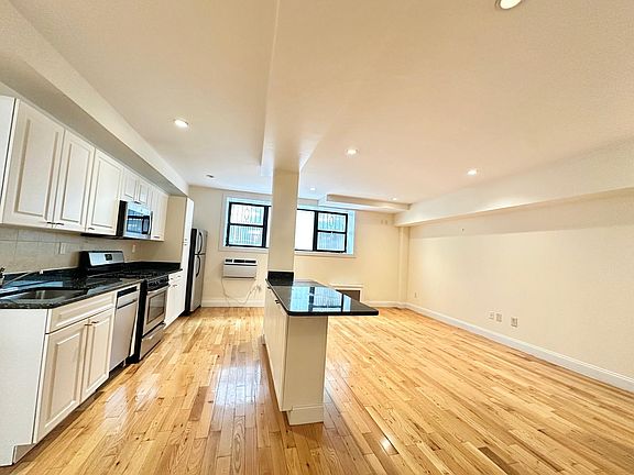 2nd image of 135 E 17th St APT 1a