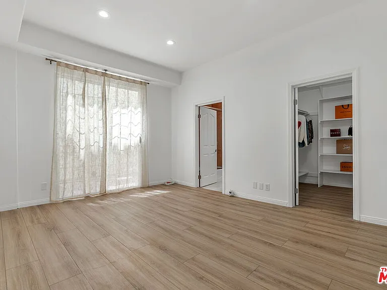 8646 W Olympic Blvd #204 — Photo 25