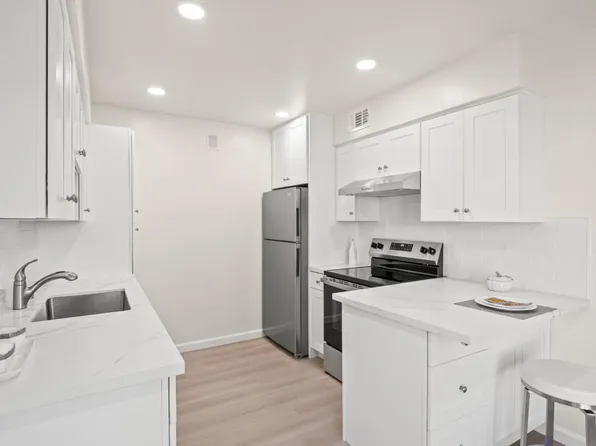 3045 Los Prados St APT 218, San Mateo, CA 94403