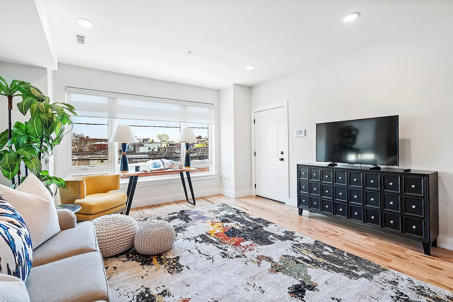 3 bed, 1200 sqft, $2,600 — Photo 1