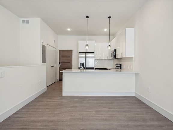4th image of 1221 E Fletcher St #108A