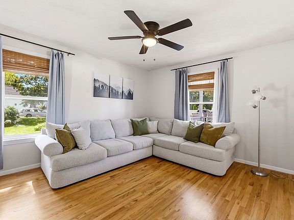 5th image of 32 Marshall St